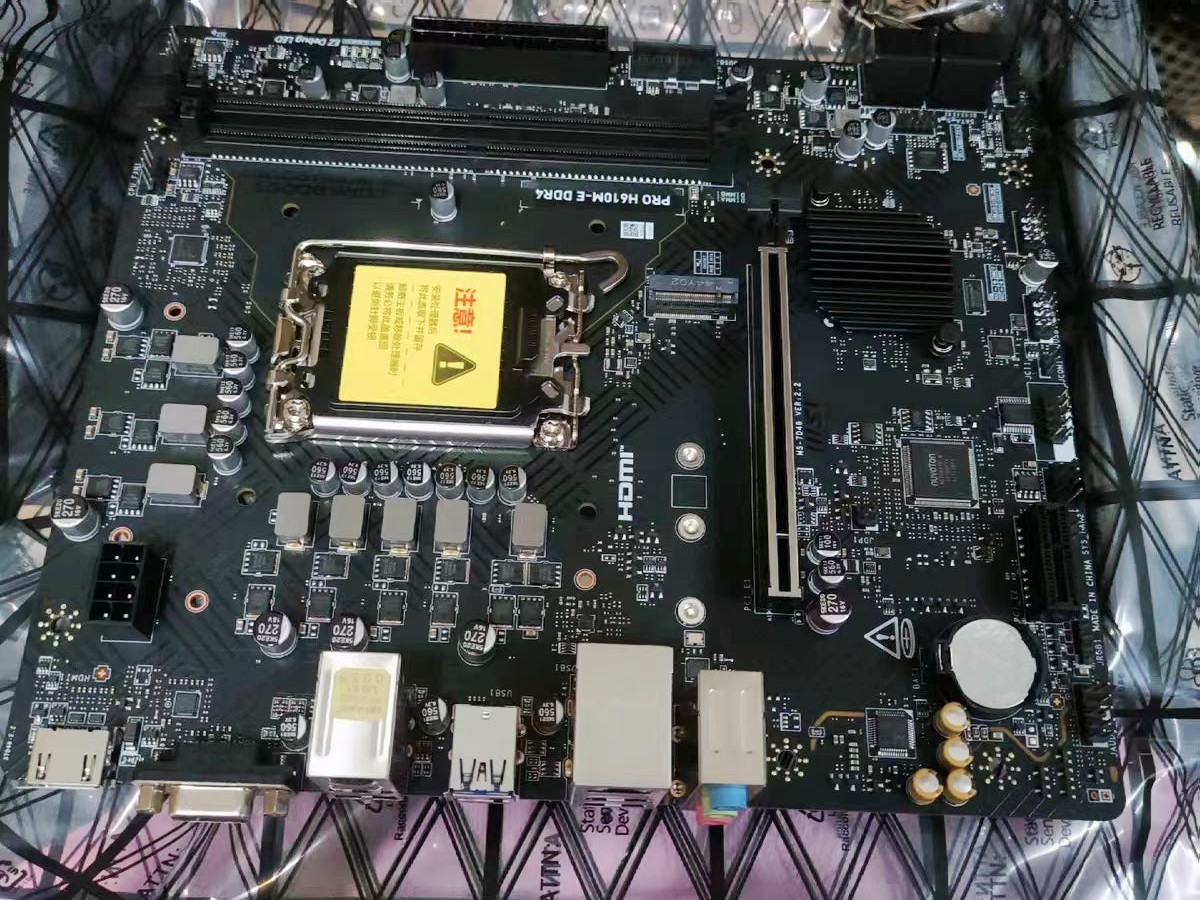 Экструзионная головка для нанесения покрытия с узким зазором для электронных компонентов и гибких схем