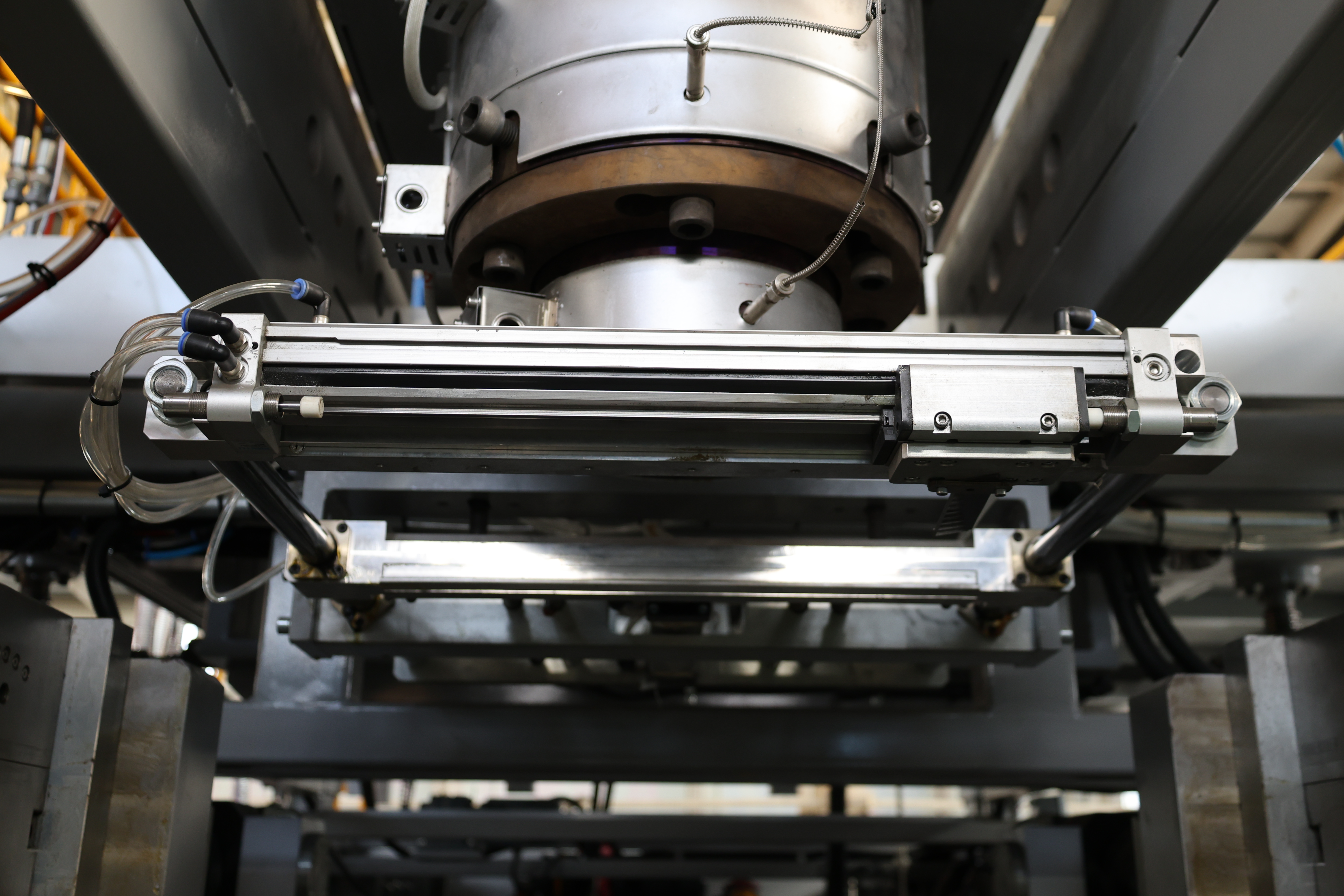 30-литровая двухстанционная выдувная машина для химической упаковки 