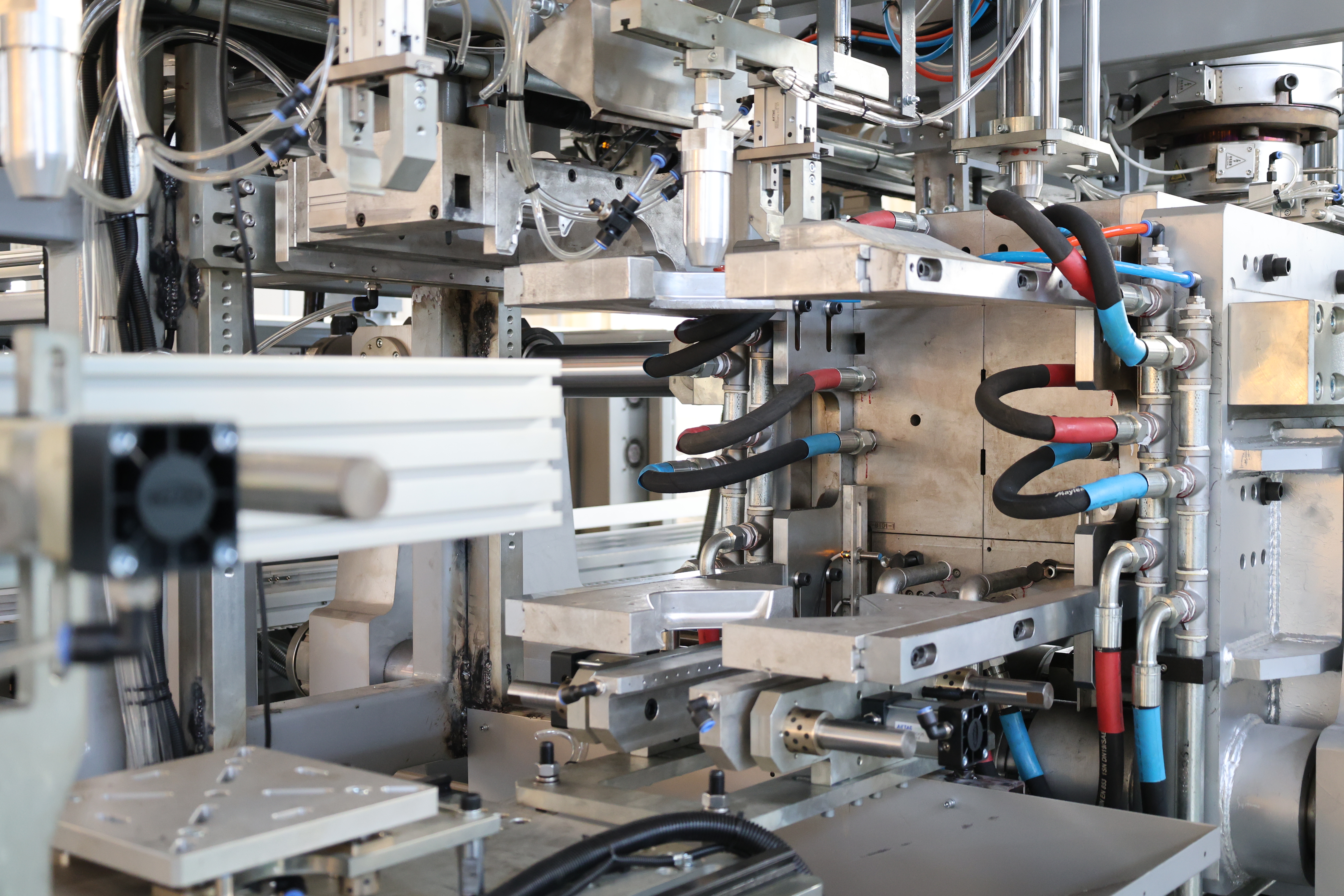 30-литровая двухстанционная выдувная машина для химической упаковки 