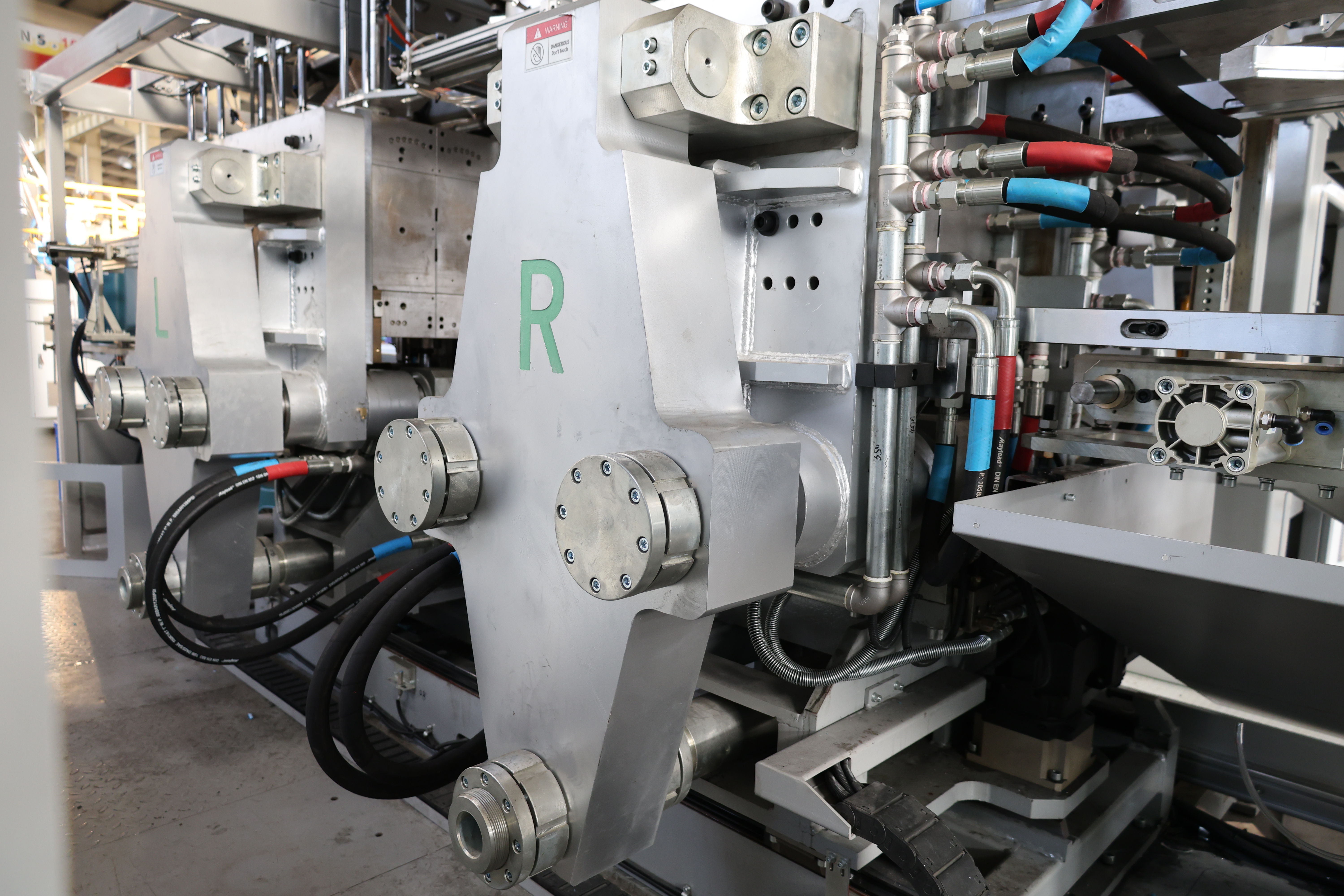 30-литровая двухстанционная выдувная машина для химической упаковки 